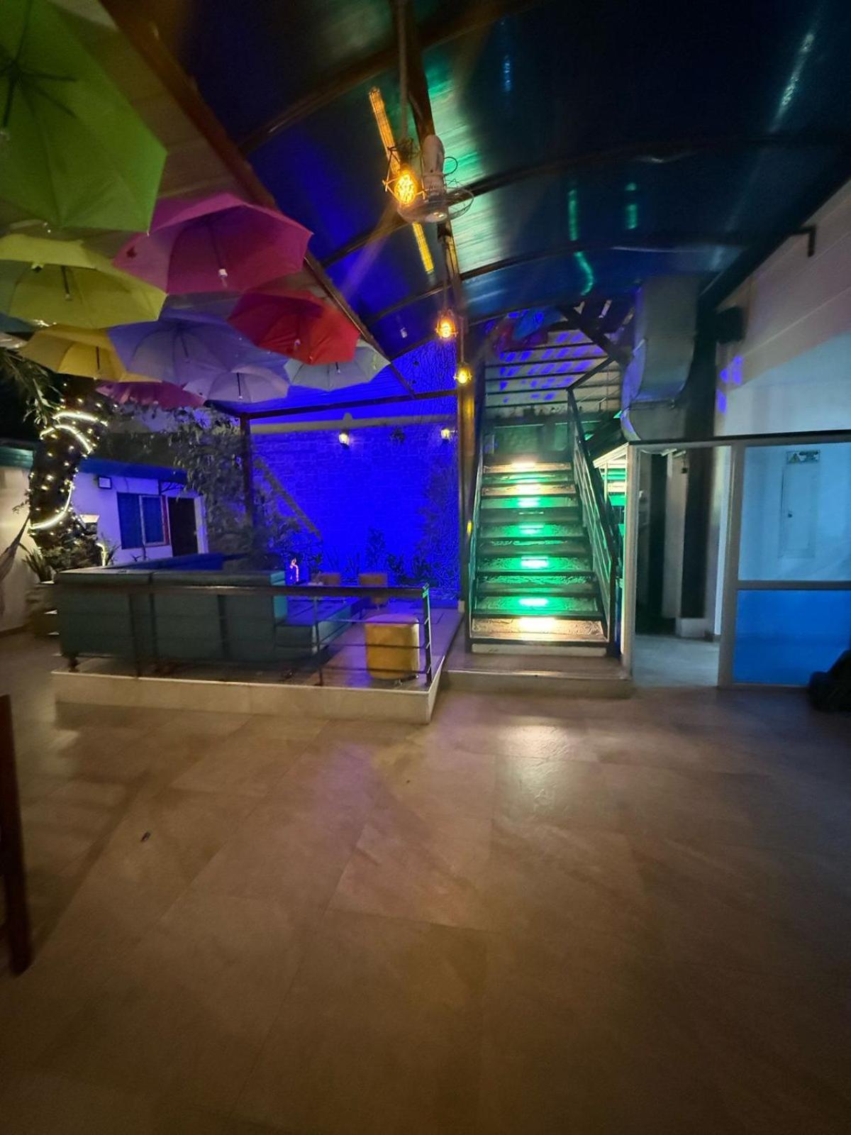 Hotel Ucla Center Βαγιεντουπάρ Εξωτερικό φωτογραφία